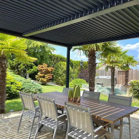 La Maison De Manolie Bed and breakfast Courcelles-Sapicourt