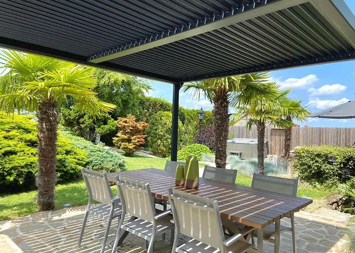 La Maison De Manolie Bed and breakfast Courcelles-Sapicourt